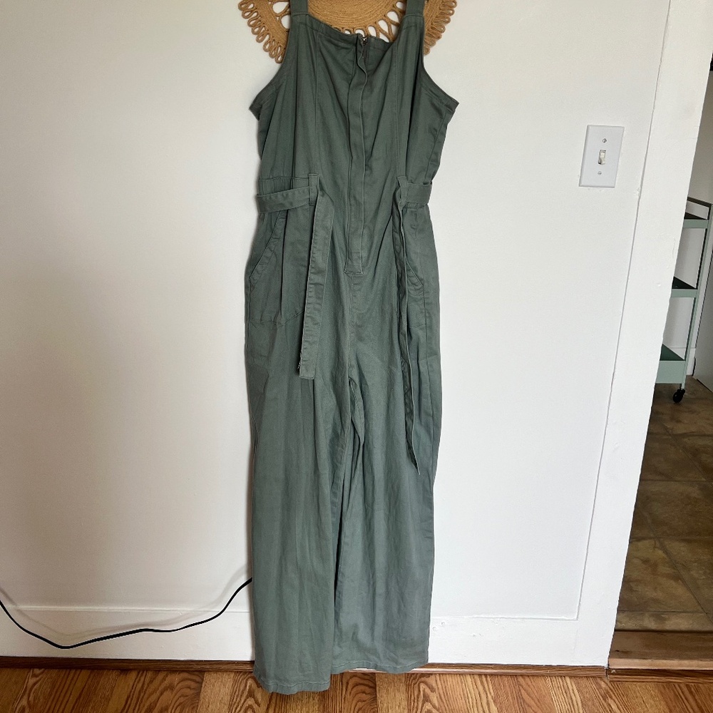 NWOT Celebrity Pink Olive Green Jumpsuit Sz L Zip Detail